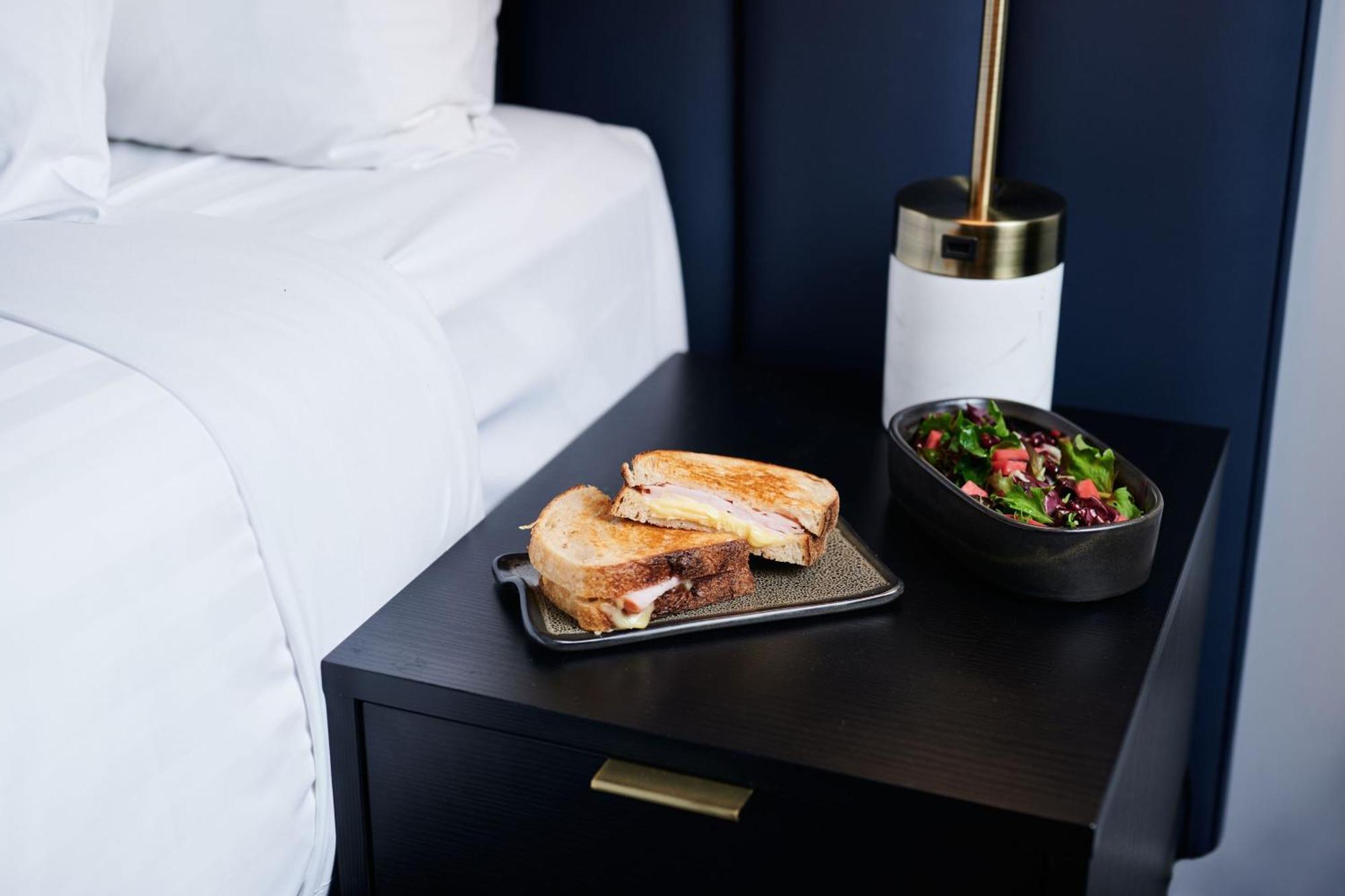 Midnight Hotel, Autograph Collection Canberra Esterno foto Room service at the London West Hollywood