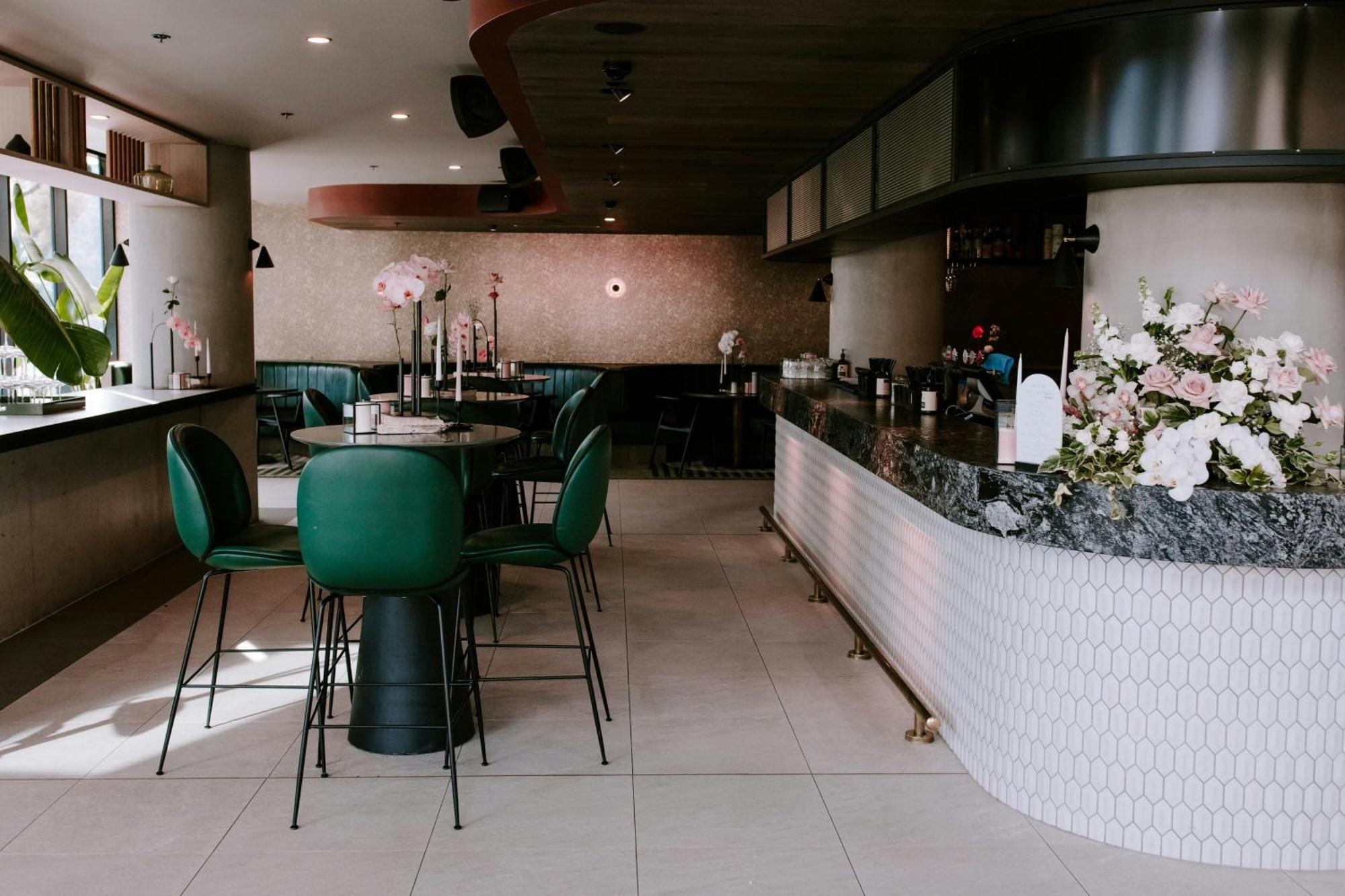 Midnight Hotel, Autograph Collection Canberra Esterno foto The interior of the restaurant